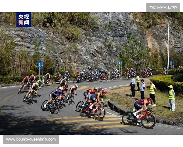 蓝图杯公路爬坡赛广州花都举行，选手挑战6公里150米爬升赛道